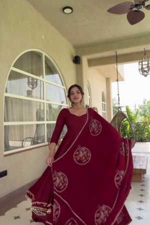 Women Printed Regular Kurta with Palazzos & Dupatta