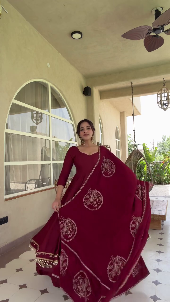 Women Printed Regular Kurta with Palazzos & Dupatta