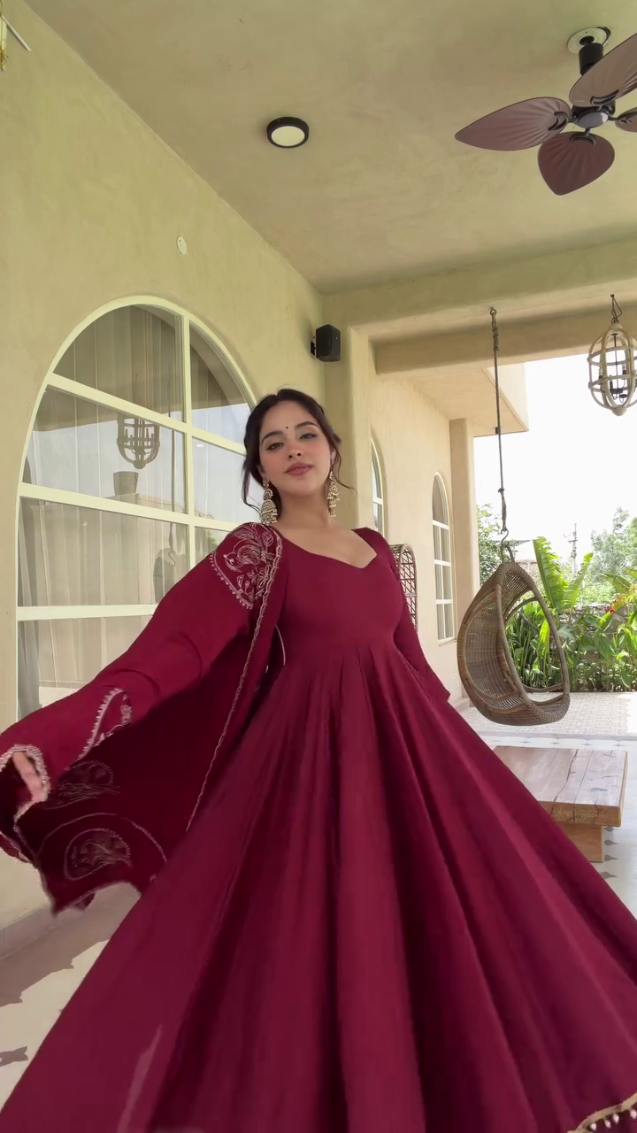 Women Printed Regular Kurta with Palazzos & Dupatta - Image 2